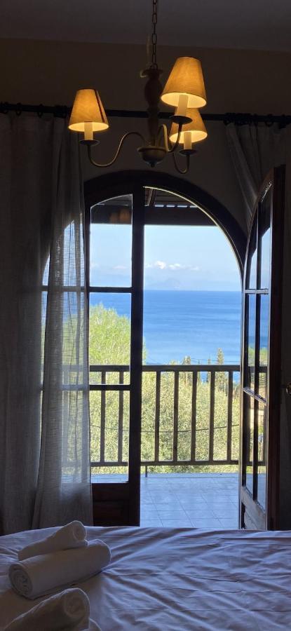 Manolatou Villa *