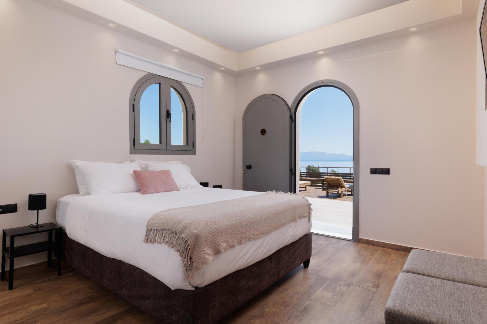 Manolatou Villa *